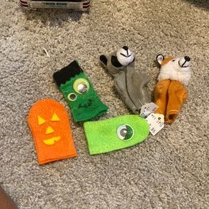 5 finger puppets